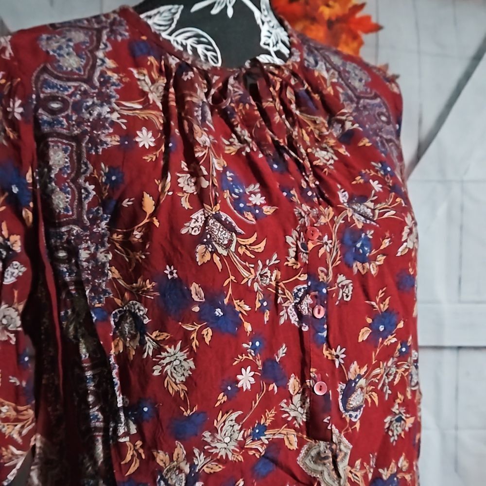 Chelsea & Theodore Size Lg Tunic blouse with tie front CLEARANCE - Picture 2 of 7